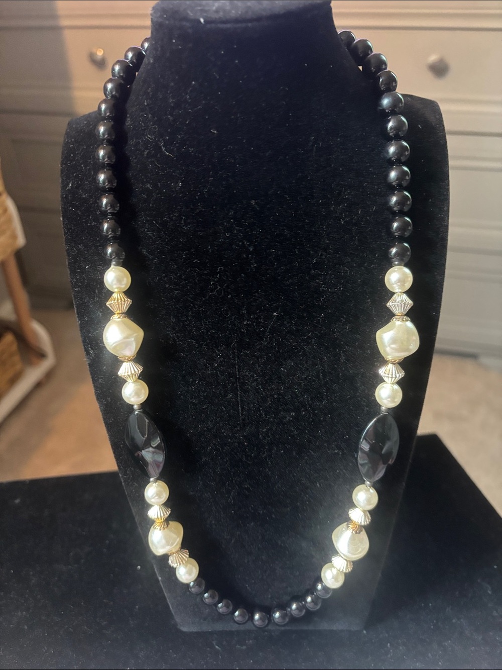 Vintage Elegant Black and Pearl Beaded Women's Necklace